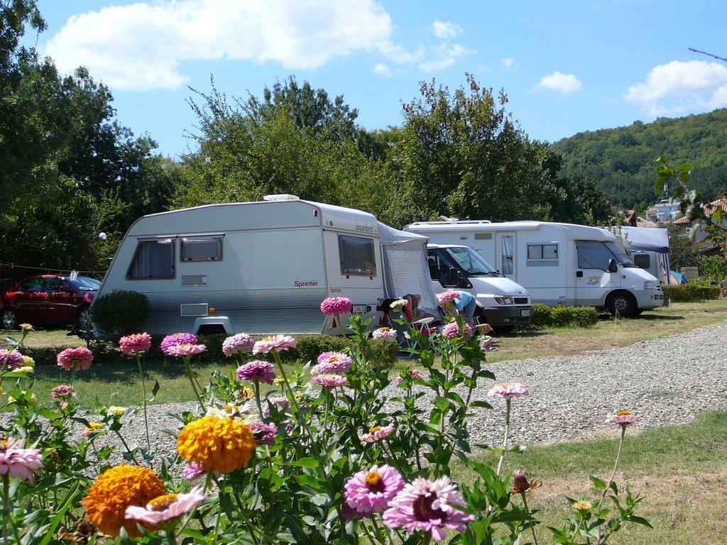 Zora Camping - Obzor